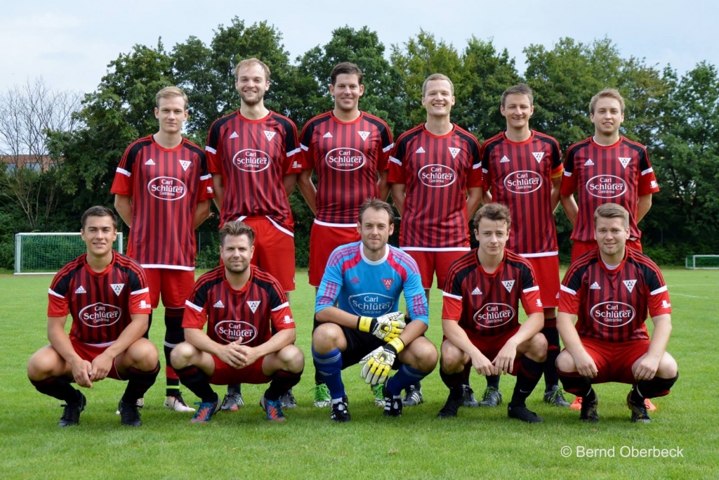 rrBemerode in den neuen roten Trikots