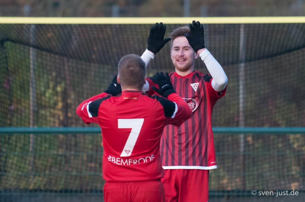 rrFreude bei Timo Lindemann nach dem frhen 1:0