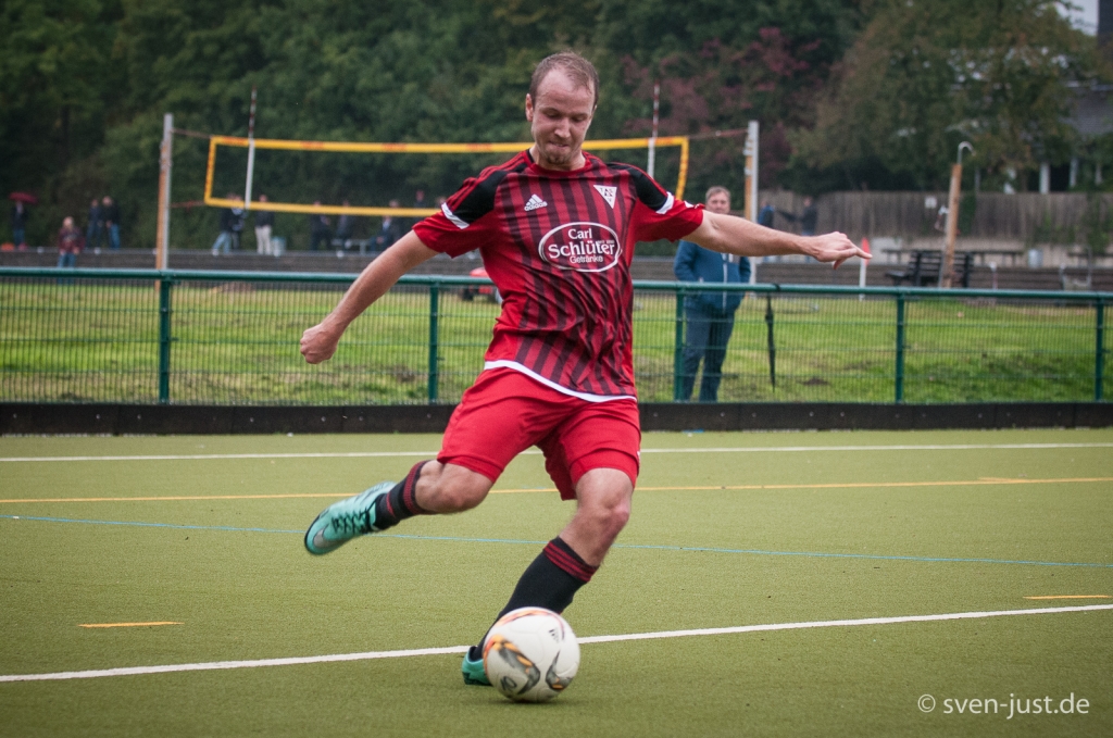 rrDreimal Flanke Wrpel (Bild) - Tor Zeigenbein