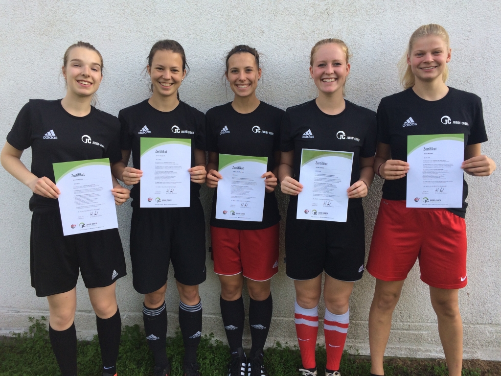 rrFnf unserer sieben neuen Junior Coaches
