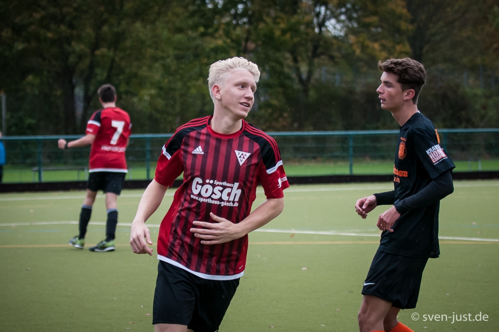 rrLaurens Klaholz erzielt die ersten beiden Tore.