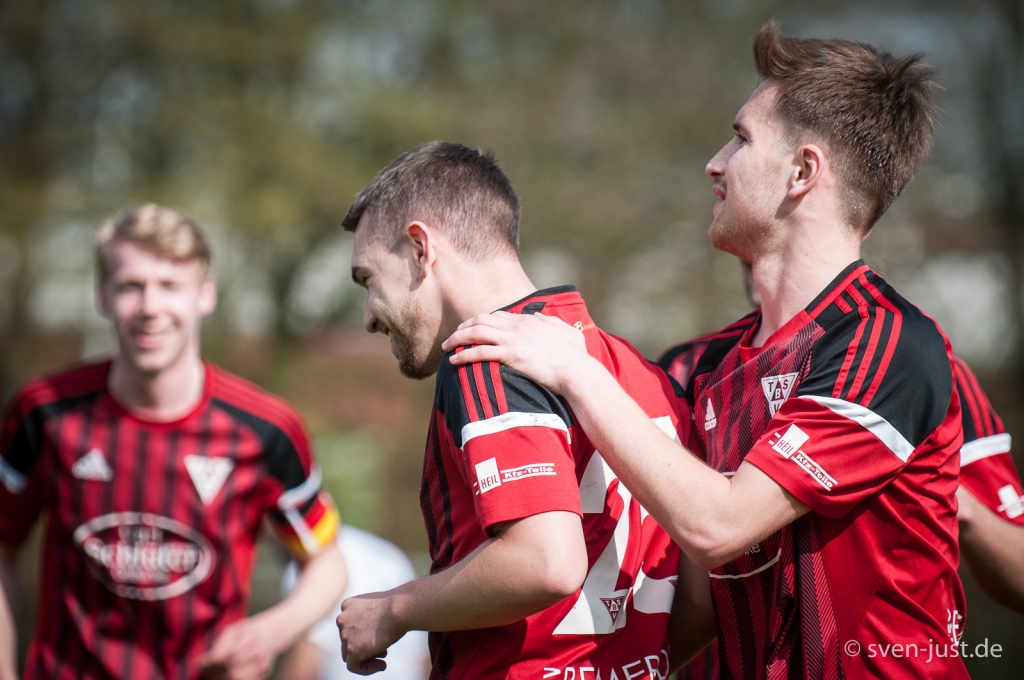 rrSteffen Krumpholz nach seinem Tor zum 1:0