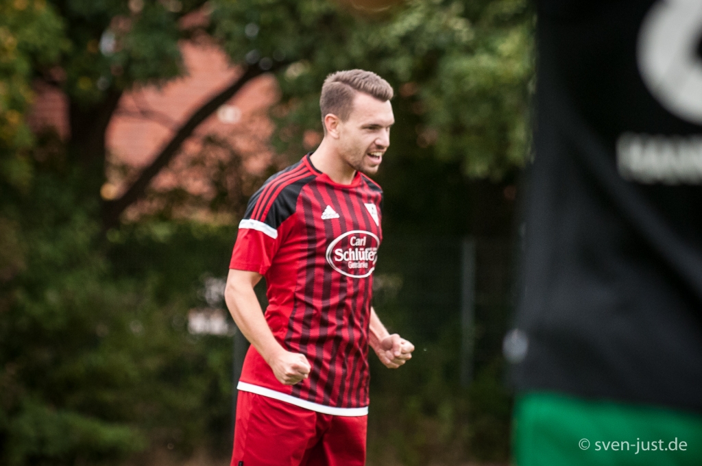 rrSteffen Krumpholz erzielt das Tor des Tages