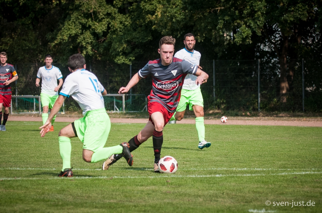 rrBen Kube erzielt das 1:0